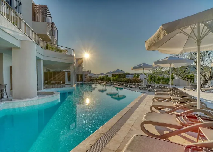 Olira Tuerkbuekue Residences Hotel *